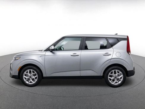 Used 2025 Kia Soul LX w/ LX Technology Package FWD image 4
