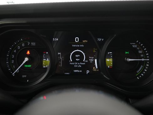 Used 2024 Jeep Wrangler Unlimited Sahara w/ Technology Group AWD/4WD image 26