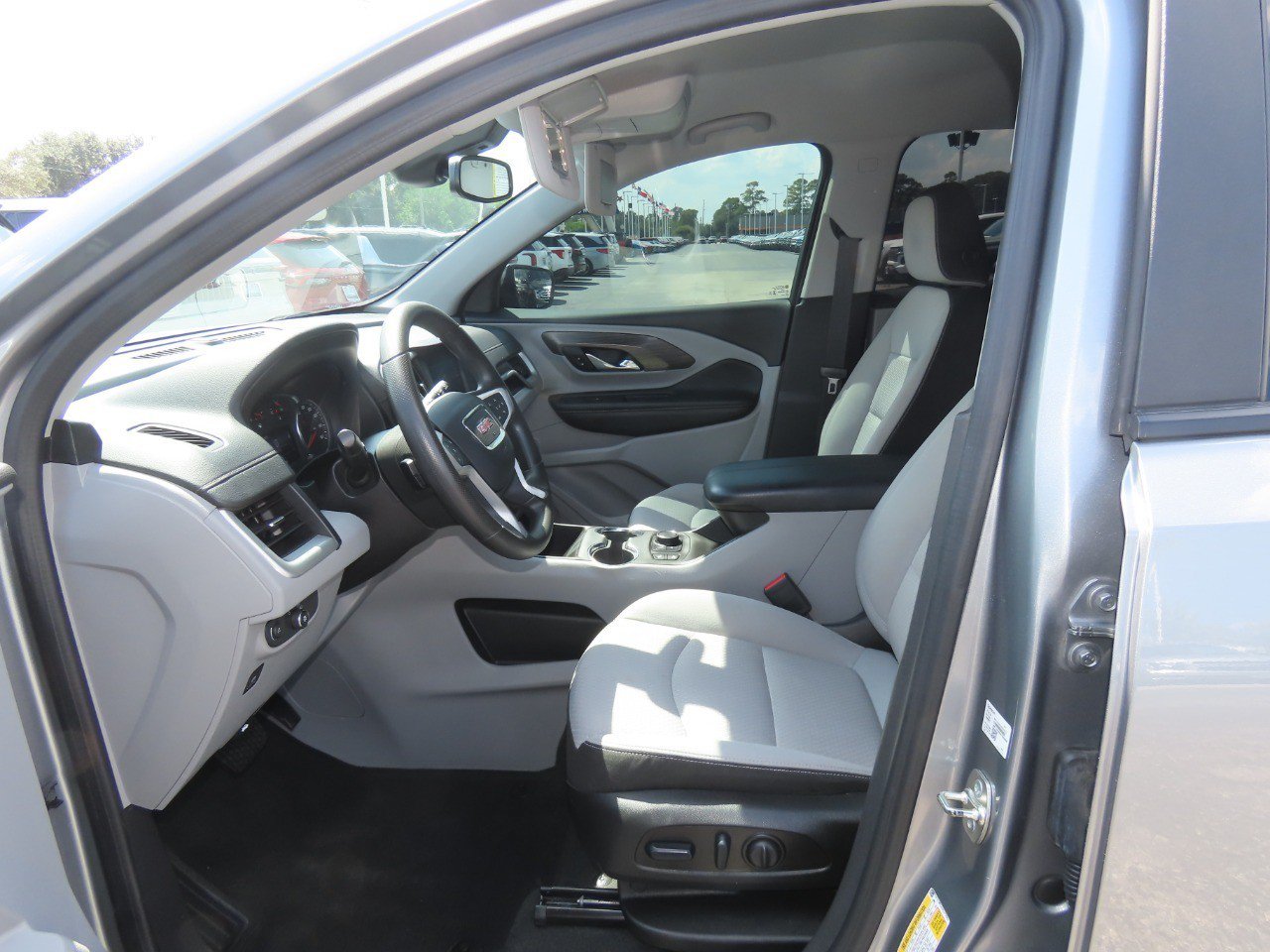 Used 2024 GMC Terrain SLE w/ Driver Convenience Package FWD image 26