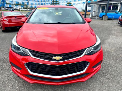 Used 2018 Chevrolet Cruze LT image 2