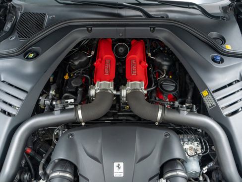 Used 2015 Ferrari California T RWD image 12