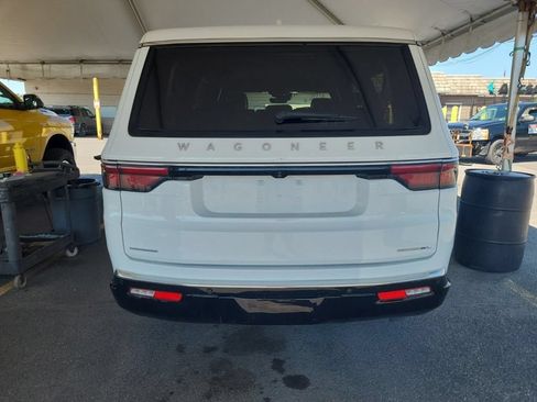 Used 2023 Jeep Wagoneer L Series II AWD/4WD image 2