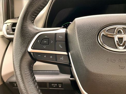 Certified 2024 Toyota Sienna XLE image 12