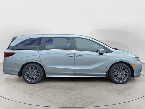 New 2026 Honda Odyssey Touring image 6