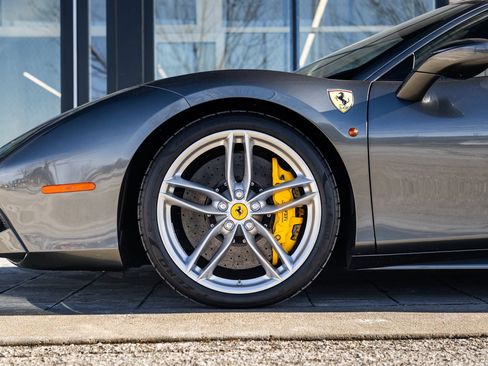 Used 2017 Ferrari 488 GTB image 10