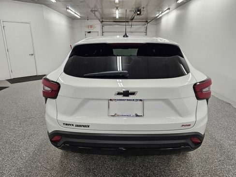 Used 2024 Chevrolet Trax RS FWD image 6