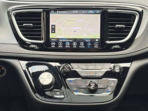 Used 2019 Chrysler Pacifica Limited w/ Advanced Safetytec Group FWD image 25