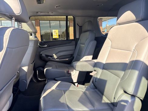 Used 2019 Chevrolet Suburban LT image 14
