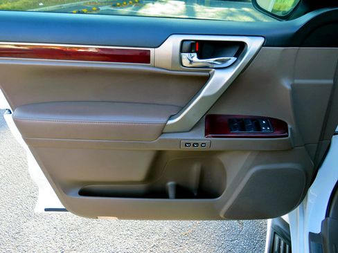 Used 2016 Lexus GX 460 w/ Premium Package image 18