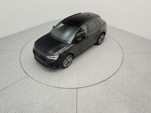 Used 2025 Audi Q3 2.0T Premium w/ Convenience Package AWD/4WD image 9