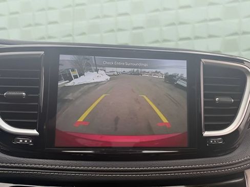 Certified 2024 Chrysler Pacifica Limited FWD image 24