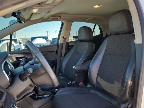 Used 2021 Buick Encore Preferred image 11