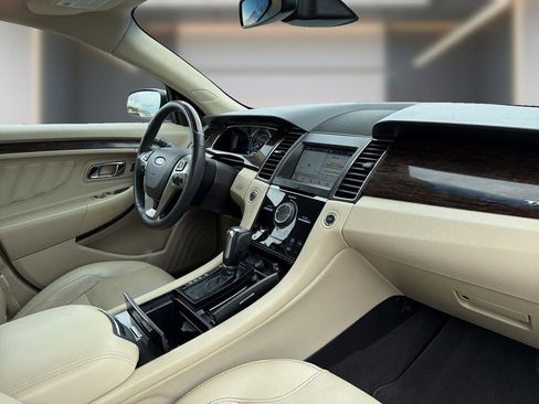 Used 2018 Ford Taurus Limited FWD image 15
