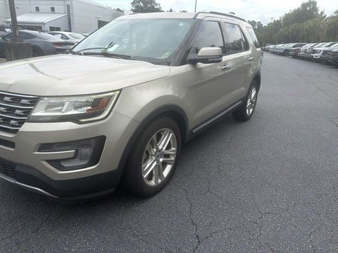 Used 2017 Ford Explorer Limited FWD image 12