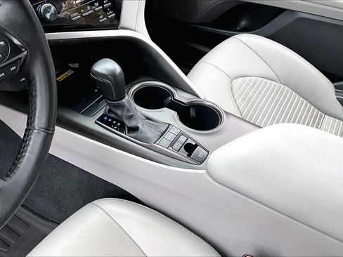 Certified 2022 Toyota Camry SE image 16