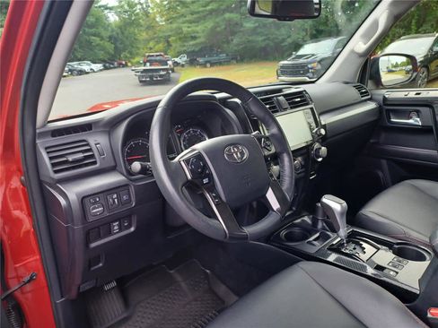 Used 2024 Toyota 4Runner TRD Off-Road Premium image 8
