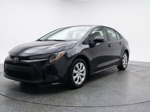 Used 2025 Toyota Corolla LE FWD image 3