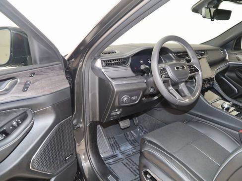 Used 2024 Jeep Grand Cherokee Overland w/ Luxury Tech Group IV image 49