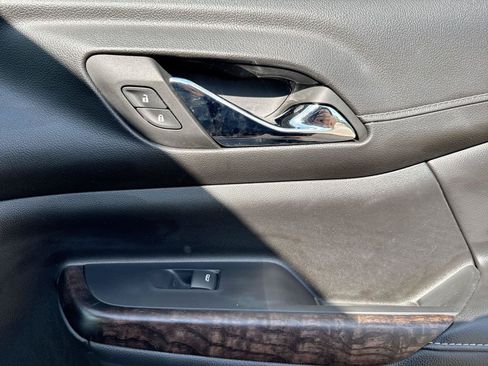 Used 2022 GMC Acadia Denali FWD image 17