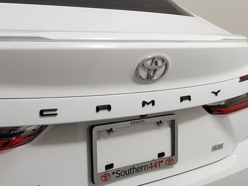 Used 2025 Toyota Camry SE FWD image 9