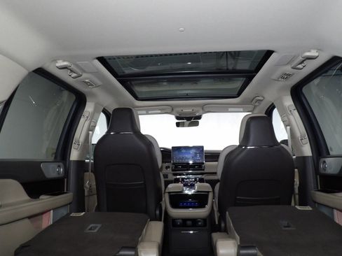 Used 2022 Lincoln Navigator Reserve image 12