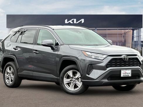 Used 2025 Toyota RAV4 XLE AWD/4WD image 2