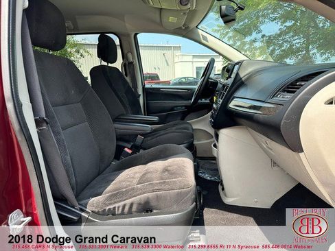 Used 2018 Dodge Grand Caravan SE w/ UConnect Hands-Free Group image 16