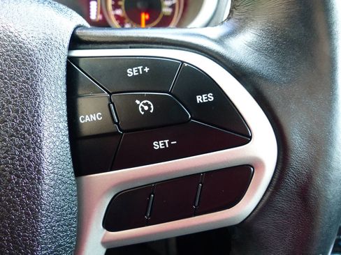 Used 2018 Jeep Cherokee Latitude Plus w/ Comfort/Convenience Group image 23