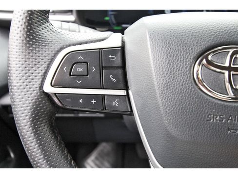 Used 2025 Toyota Sienna Limited AWD/4WD image 19
