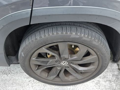 Used 2022 Volkswagen Taos SE FWD image 6