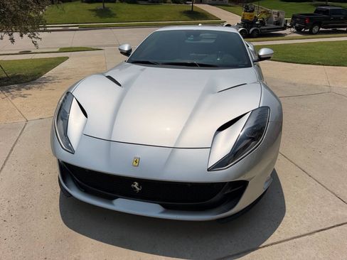 Used 2020 Ferrari 812 Superfast RWD image 4