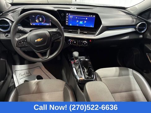 Used 2025 Chevrolet Trax LT image 28