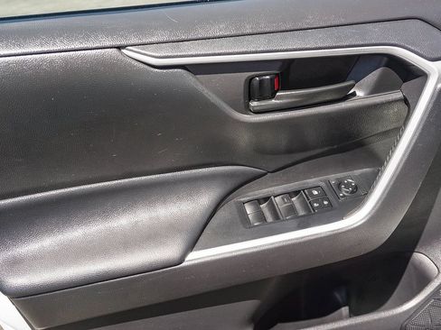 Used 2021 Toyota RAV4 LE FWD image 19