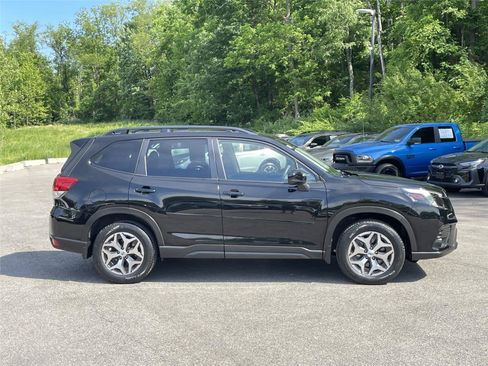 Certified 2023 Subaru Forester Premium AWD/4WD image 6