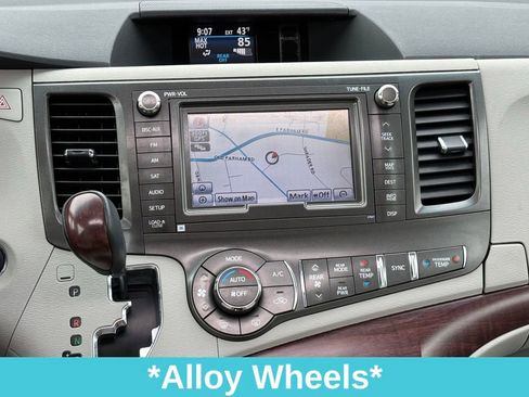 Used 2011 Toyota Sienna XLE image 22