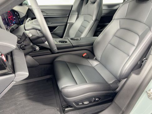 New 2026 Porsche Taycan image 5