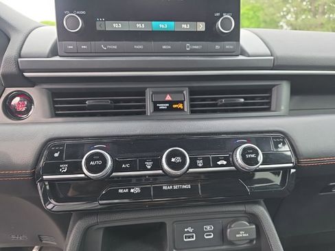 Used 2023 Honda Pilot Sport image 16