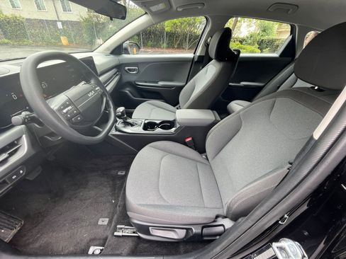 Used 2025 Kia K4 LXS image 25