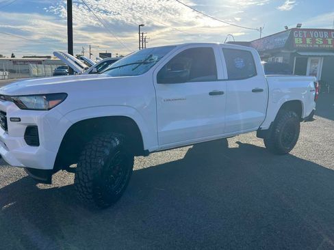 Used 2023 Chevrolet Colorado W/T w/ Safety Package AWD/4WD image 4