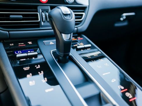 Certified 2025 Porsche Macan image 20