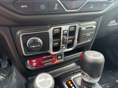 Used 2022 Jeep Wrangler Unlimited Rubicon 4xe AWD/4WD image 33