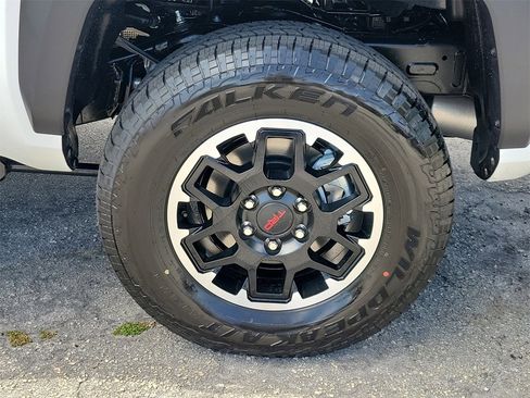 Used 2025 Toyota Tacoma TRD Off-Road image 5