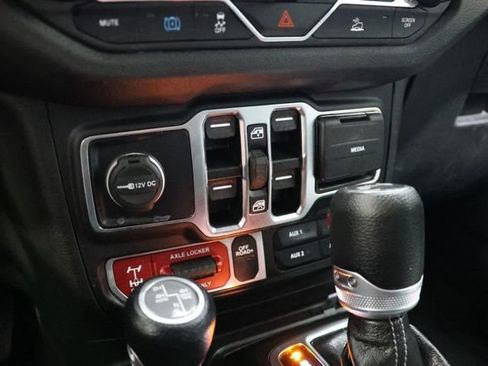 Used 2024 Jeep Wrangler Unlimited AWD/4WD image 29