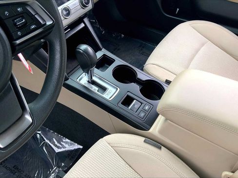 Used 2019 Subaru Outback 2.5i AWD/4WD image 16
