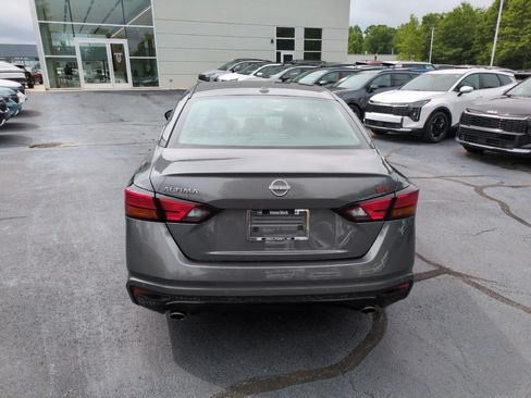 Used 2025 Nissan Altima 2.5 SR FWD image 6