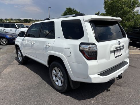 Used 2022 Toyota 4Runner SR5 Premium w/ Moonroof Package AWD/4WD image 5