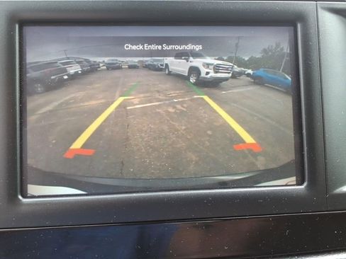 Used 2023 Chrysler Voyager LX FWD image 27