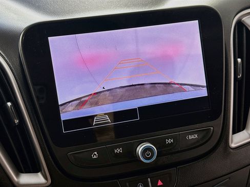 Used 2025 Chevrolet Malibu LT FWD image 3