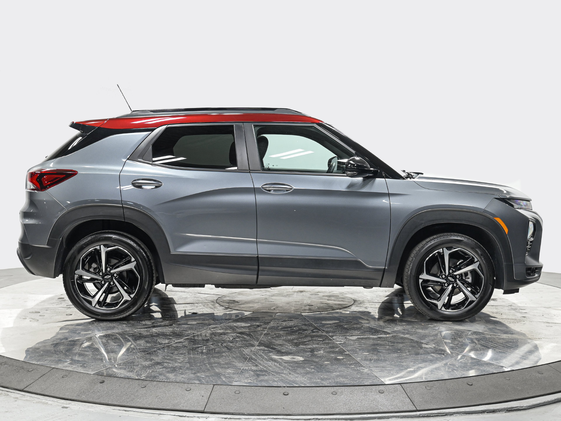 Used 2022 Chevrolet TrailBlazer RS w/ Sun and Liftgate Package AWD/4WD image 8