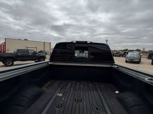 Used 2018 Nissan Titan SL w/ Midnight Edition image 5